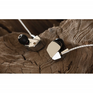 Final Audio A8000